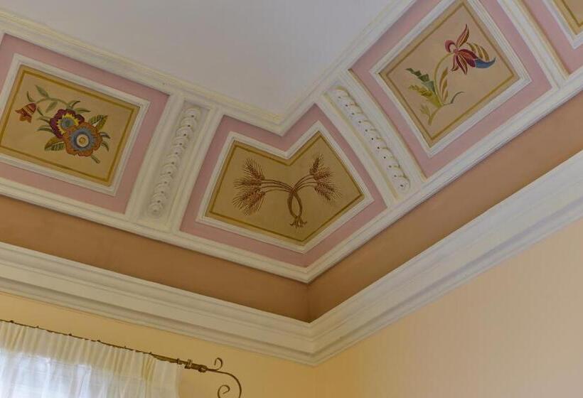 تختخواب و صبحانه Palazzo Degli Affreschi