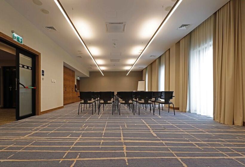 مسافرخانه Hampton By Hilton Kalisz