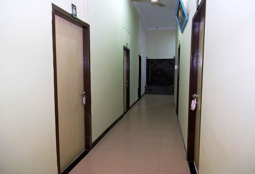 هتل Reddoorz Syariah Near Universitas Batanghari Jambi