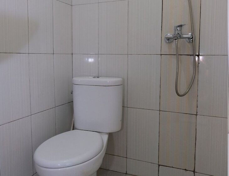 호텔 Reddoorz Syariah Near Universitas Batanghari Jambi