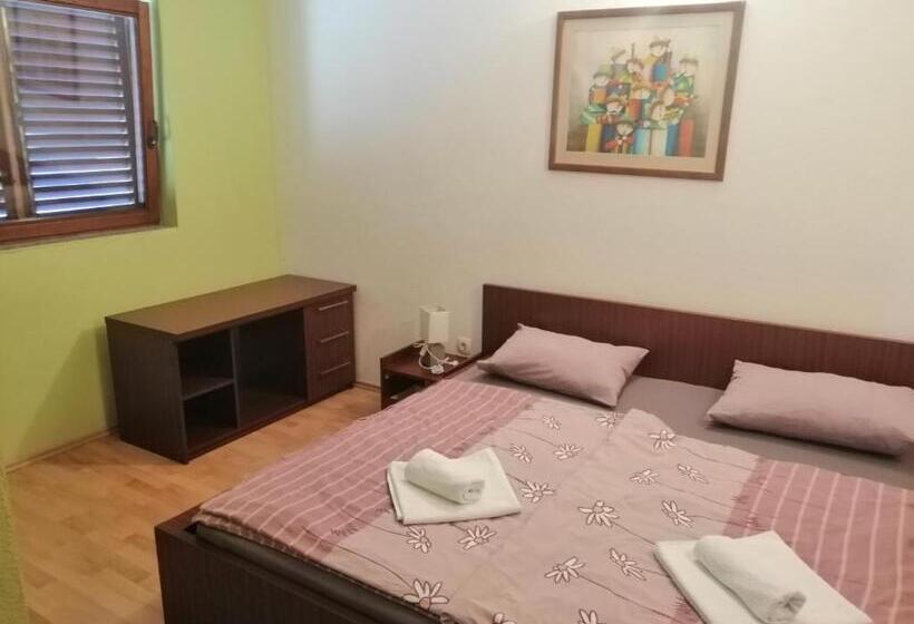 ホテル Ana Murter