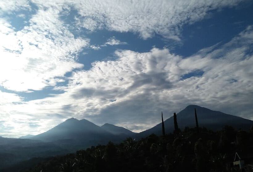 בית מלון כפרי Atres Sari Resort