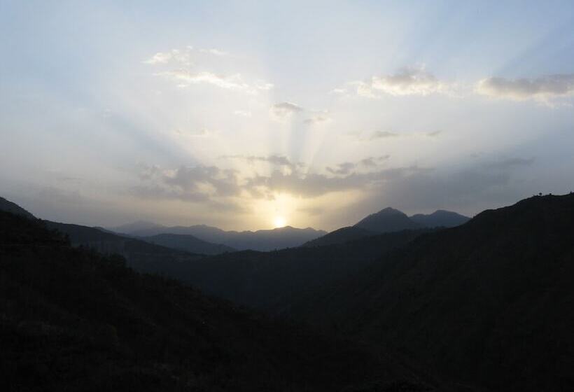 בית מלון כפרי Auranya The Mystical Himalayan Retreat