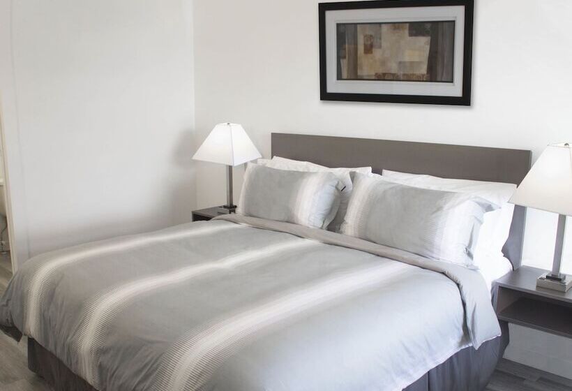 בית מלון כפרי Bowmanville Marina Inn & Suites