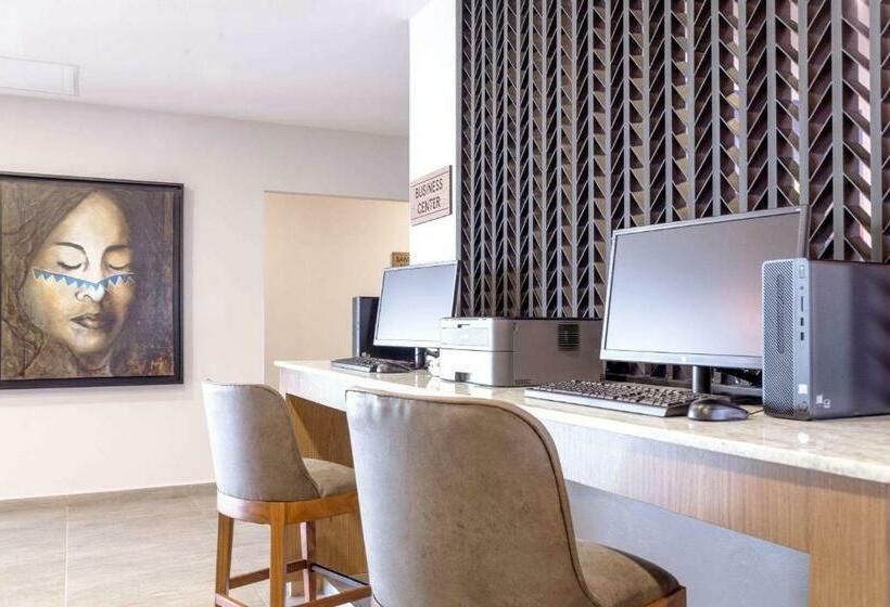 בית מלון כפרי Comfort Inn Hermosillo Aeropuerto