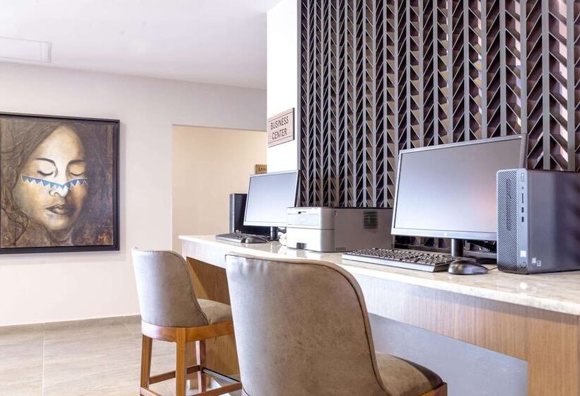 בית מלון כפרי Comfort Inn Hermosillo Aeropuerto