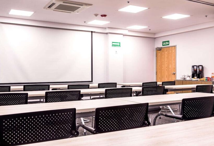 בית מלון כפרי Comfort Inn Hermosillo Aeropuerto