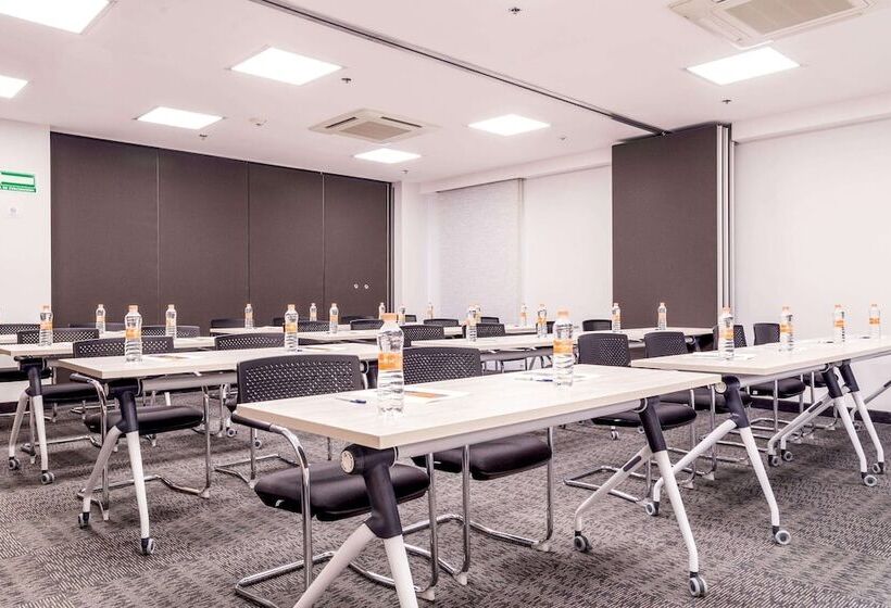 בית מלון כפרי Comfort Inn Hermosillo Aeropuerto