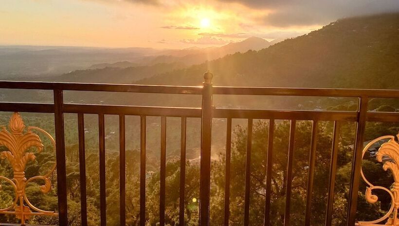 هتل Dewan Palace Dharamshala