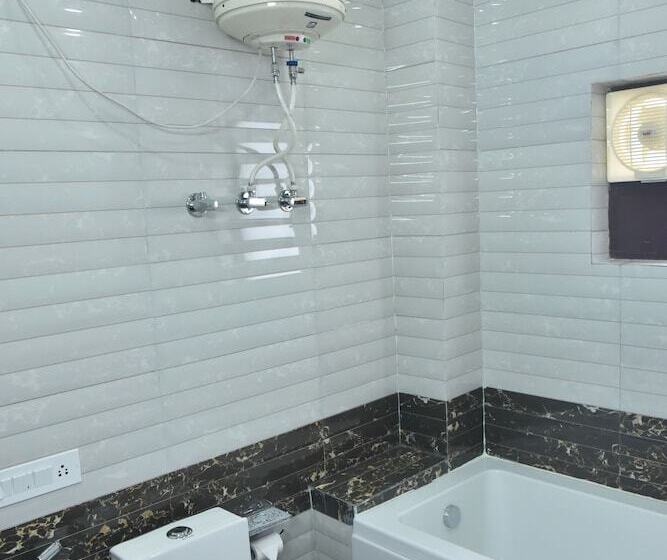 هتل Dewan Palace Dharamshala