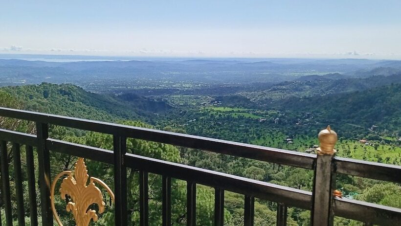 هتل Dewan Palace Dharamshala