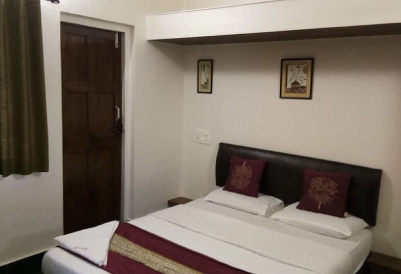 هتل Fabexpress Royal Baga Residency