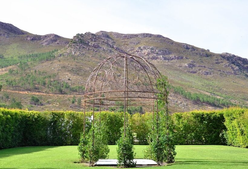 هتل La Paris Estate