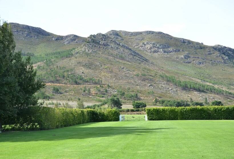 هتل La Paris Estate