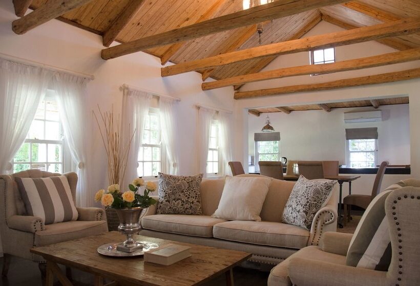 هتل La Paris Estate