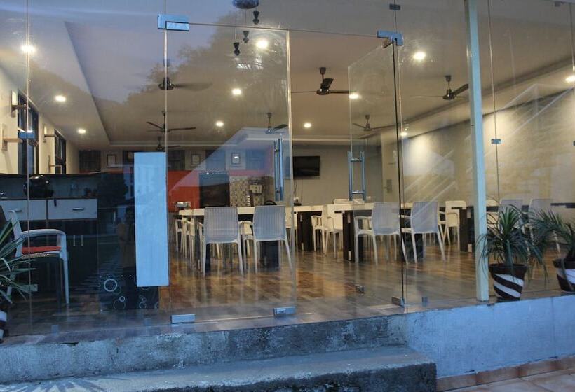 ホテル Nature's Valley Resort