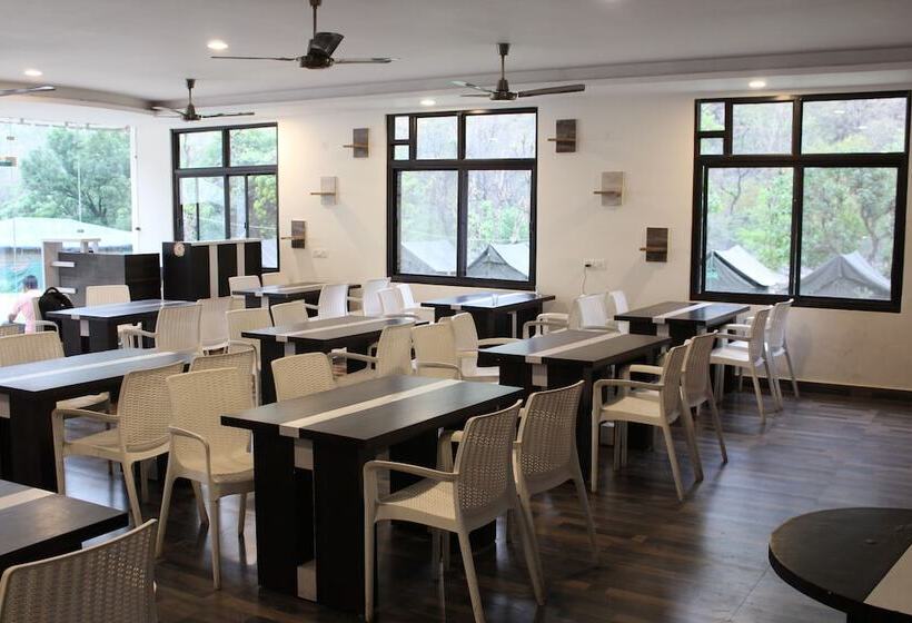 ホテル Nature's Valley Resort