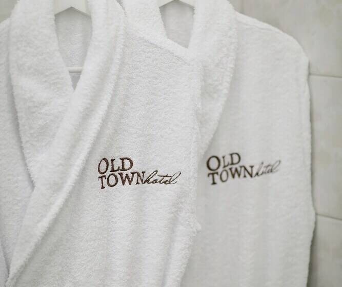 בית מלון כפרי Old Town