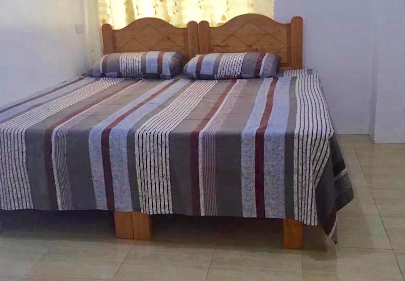 בית מלון כפרי Papa Tasi Lake Side  And Park