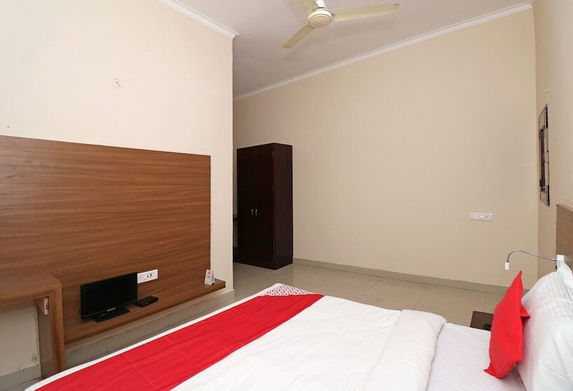 Отель Rajshri By Oyo Rooms