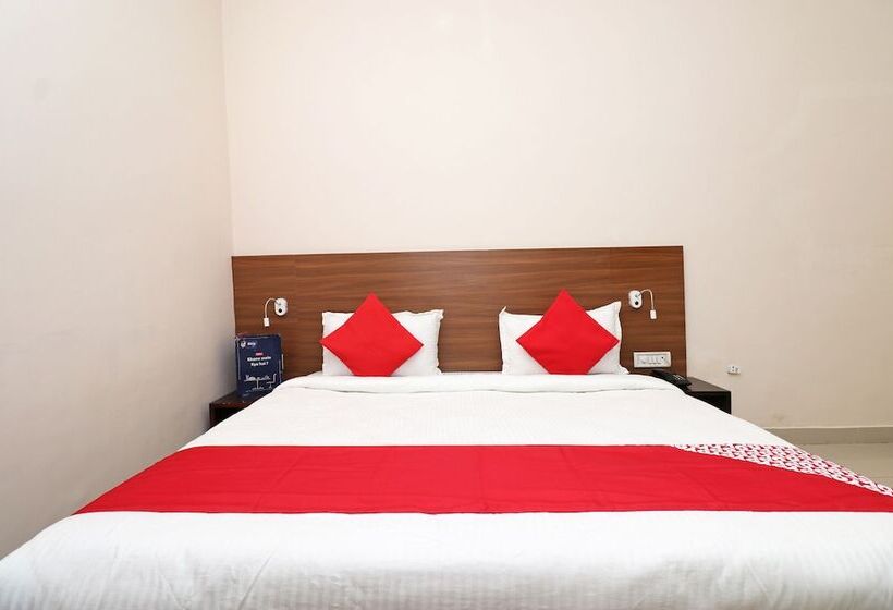 Отель Rajshri By Oyo Rooms