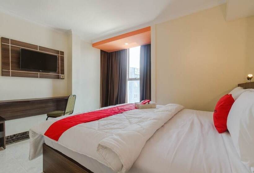 Отель Reddoorz Plus @ Boulevard Panakkukang