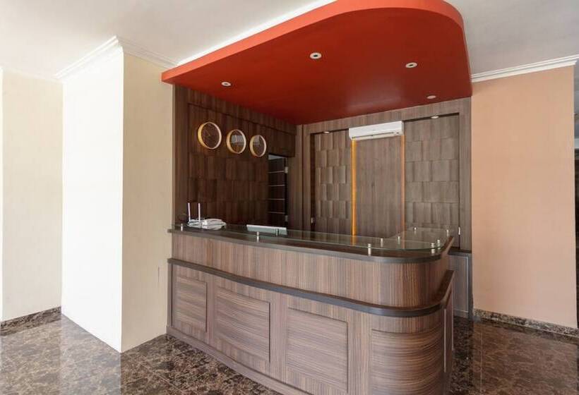 Отель Reddoorz Plus @ Boulevard Panakkukang