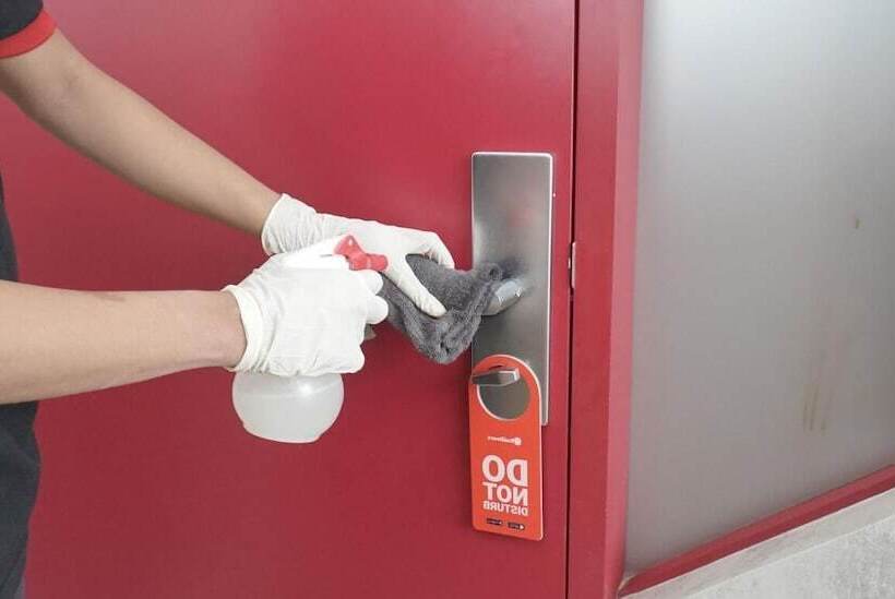 Отель Reddoorz Plus @ Radio Dalam 2