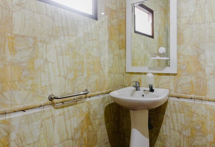 ホテル Reddoorz Syariah @ Cipanas