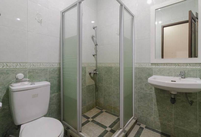 ホテル Reddoorz Syariah @ Cipanas