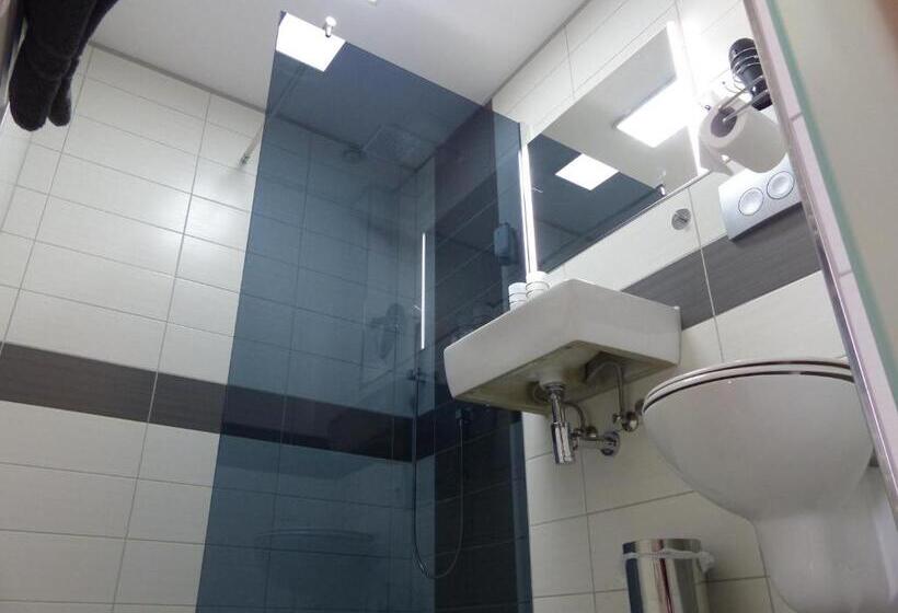 ホテル /restaurant Balkan