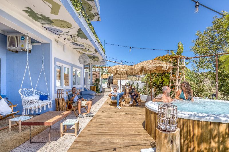 Отель Mute Hostel Milfontes