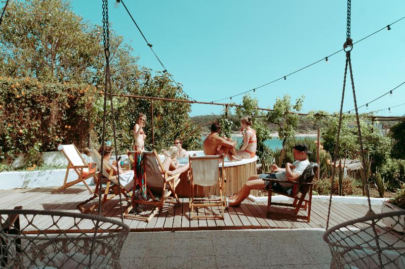 Отель Mute Hostel Milfontes