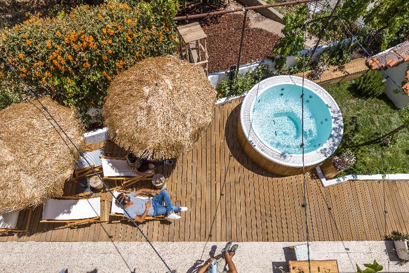 Отель Mute Hostel Milfontes