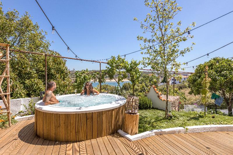 Отель Mute Hostel Milfontes