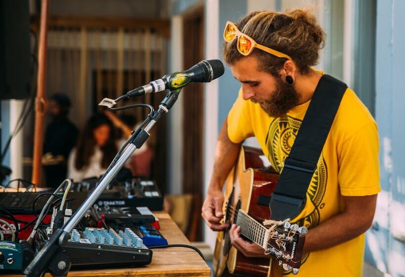 Отель Mute Hostel Milfontes