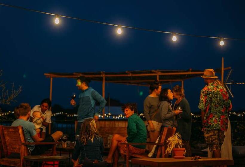 Отель Mute Hostel Milfontes