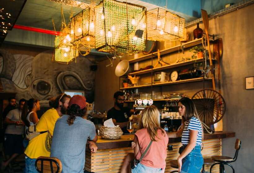 Отель Mute Hostel Milfontes