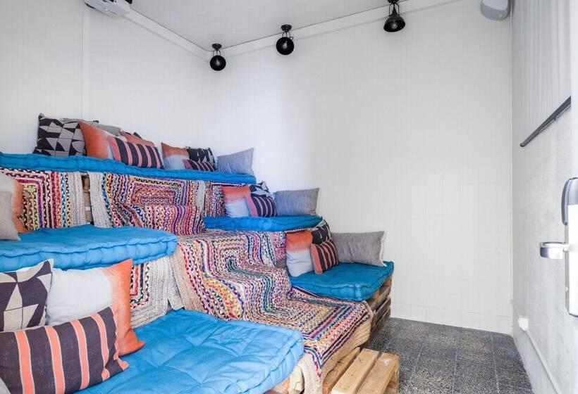 Отель Mute Hostel Milfontes