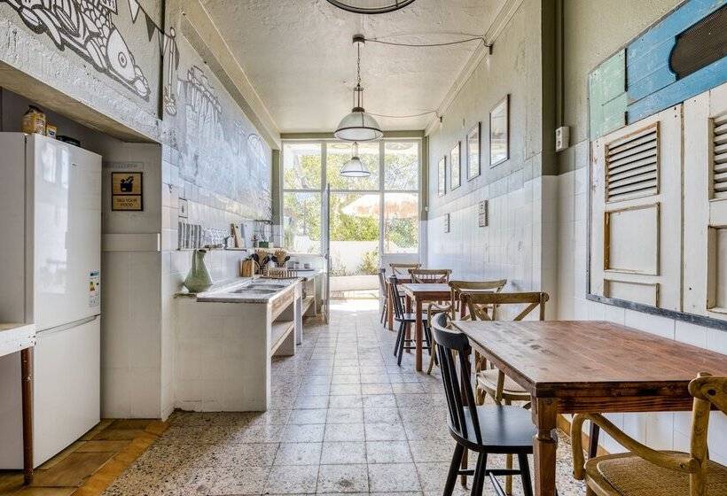 Отель Mute Hostel Milfontes