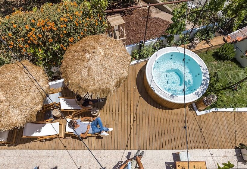 Отель Mute Hostel Milfontes