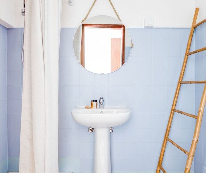 Отель Mute Hostel Milfontes