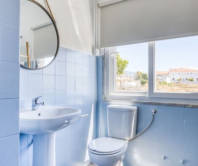 Отель Mute Hostel Milfontes