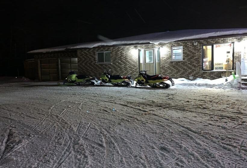 فندق Travelodge By Wyndham Cochrane