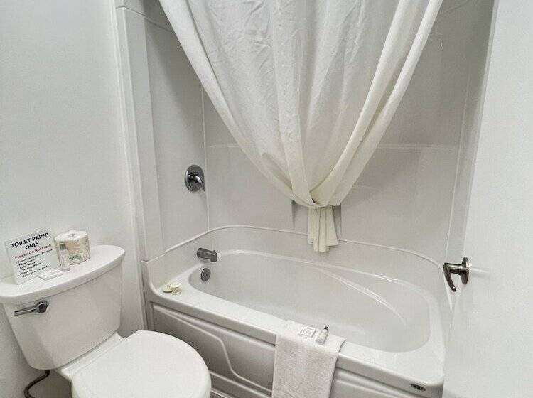 فندق Travelodge By Wyndham Cochrane