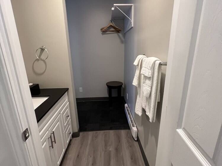 فندق Travelodge By Wyndham Cochrane