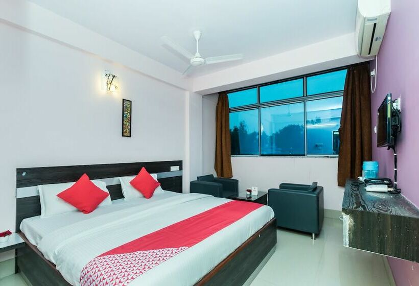 OYO 10398 Hotel Parijayee