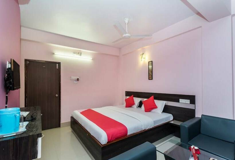 OYO 10398 Hotel Parijayee