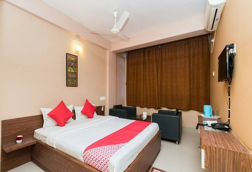 OYO 10398 Hotel Parijayee