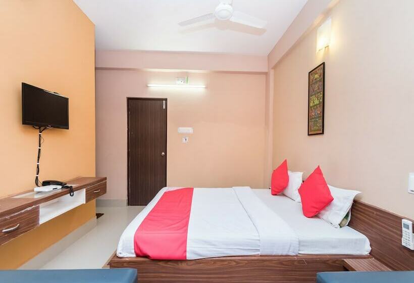 OYO 10398 Hotel Parijayee
